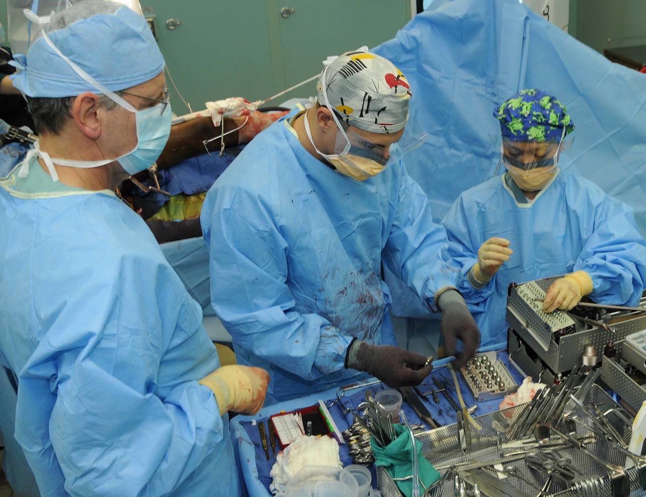 Repairing a Damaged, Beating Heart with Glue