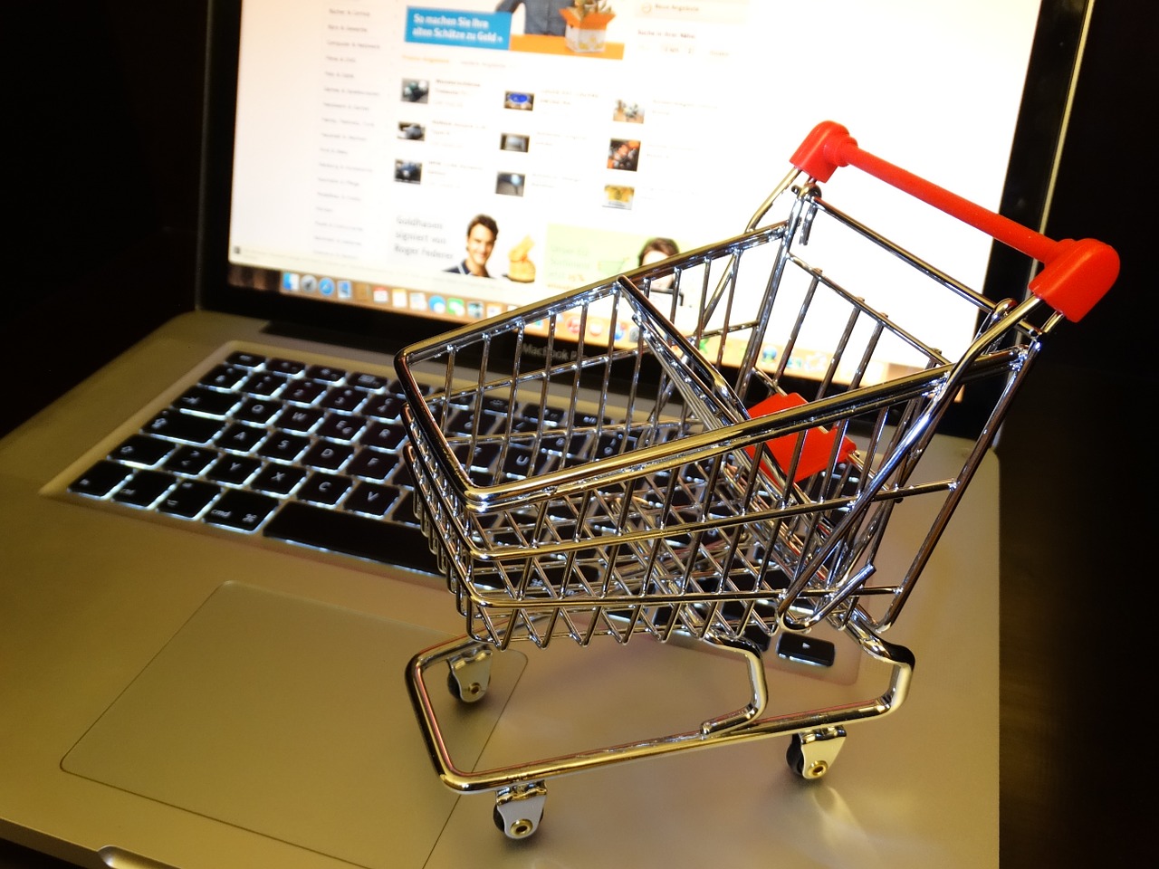How Brick-and-Mortar Stores Can Survive the E-Commerce Revolution