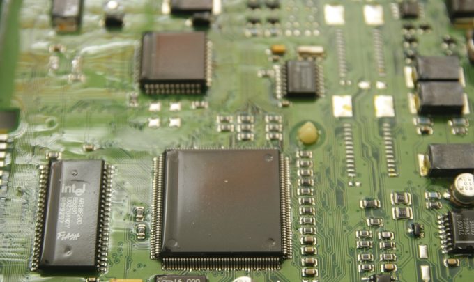 Technology landscape of automotive electrical/electronic architectures